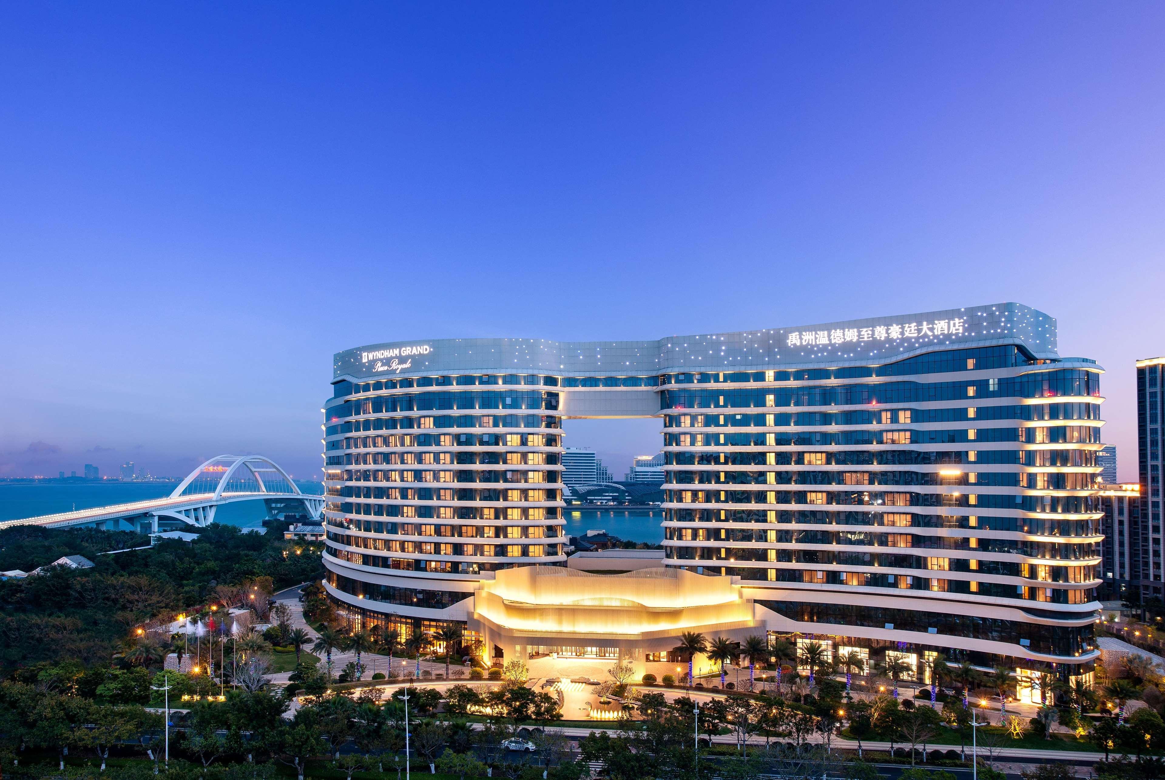 Wyndham Grand Plaza Royale Yuzhou Xiamen Wuyuan Bay Hotel Exterior photo