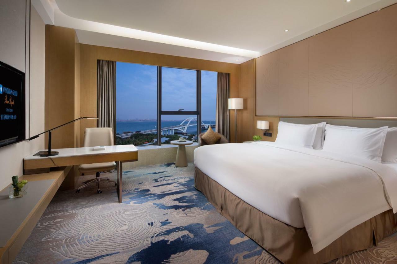 Wyndham Grand Plaza Royale Yuzhou Xiamen Wuyuan Bay Hotel Exterior photo